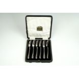 A cased set of six George V silver Hanoverian cake or pasty forks, William Hair Haseler, Birmingham,