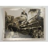 [Victoria Cross / Medal / Autograph] A 1934 press agency photograph of Piper Daniel Laidlaw, VC,