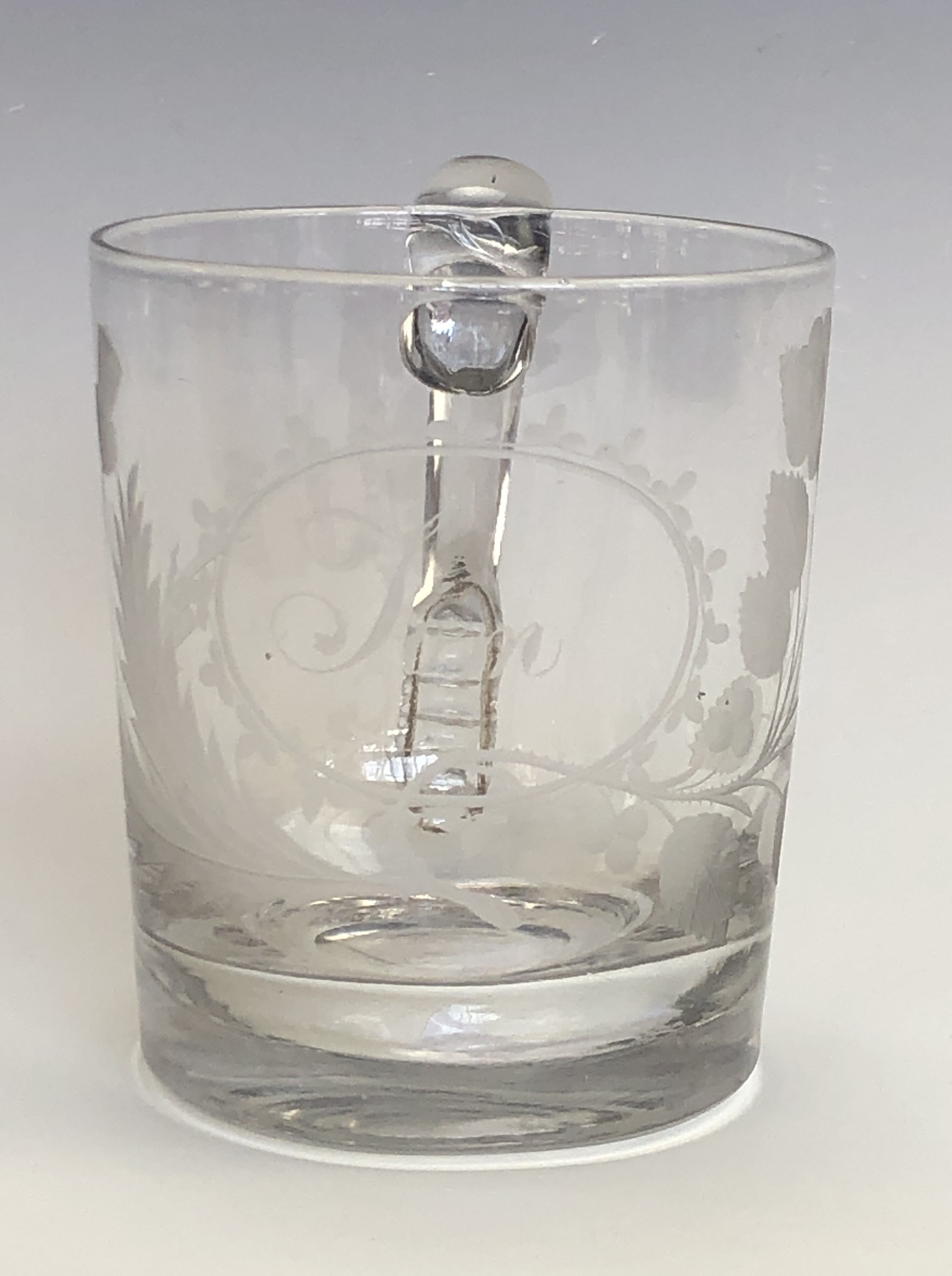 An early 19th Century glass Christening cup, wheel-cut with the name "Tom" within a floral - Image 6 of 6