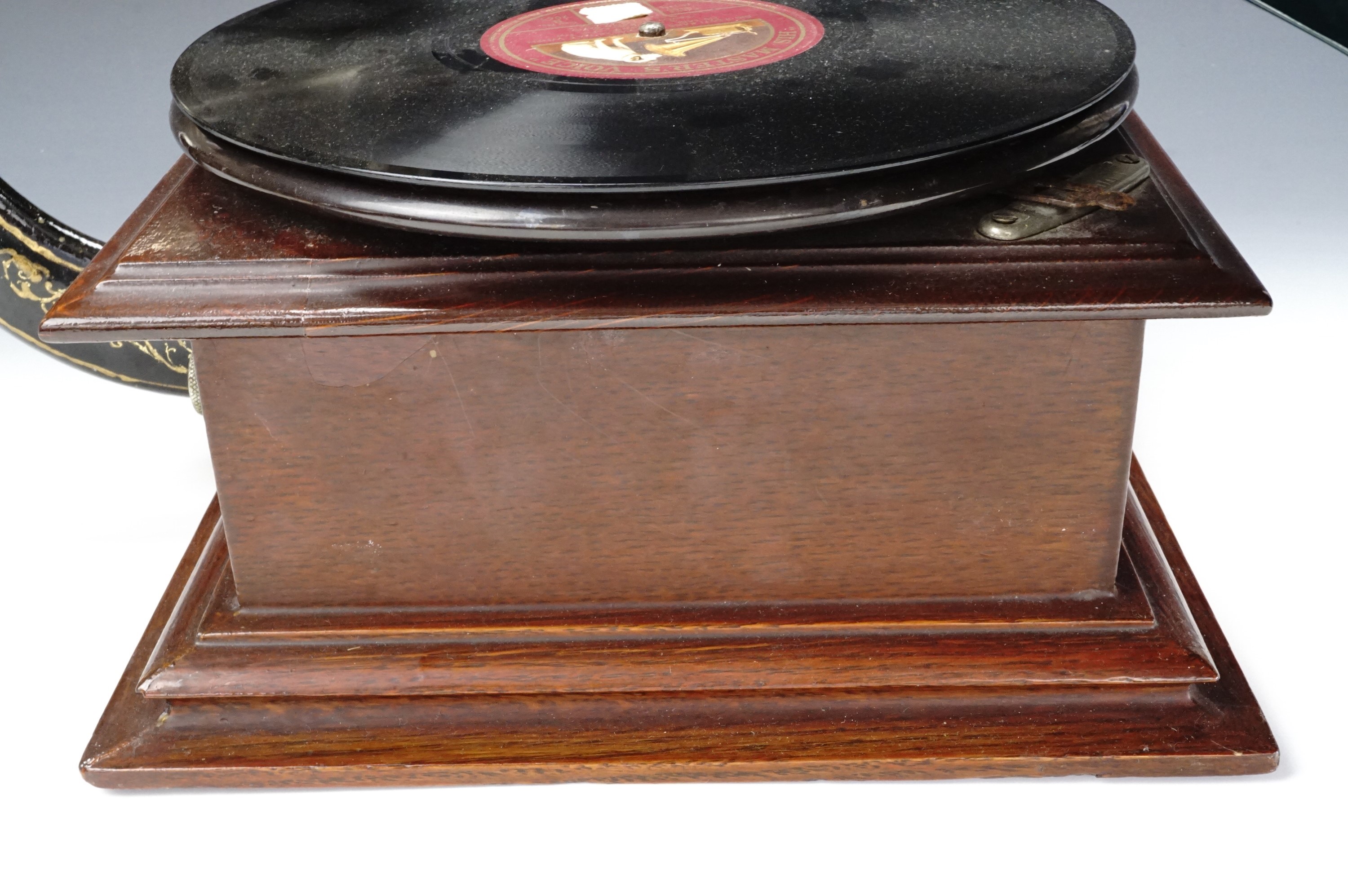 An early 20th Century table top gramophone with Garrard No. 20 motor, "Crescendo" Junior sound - Image 3 of 6