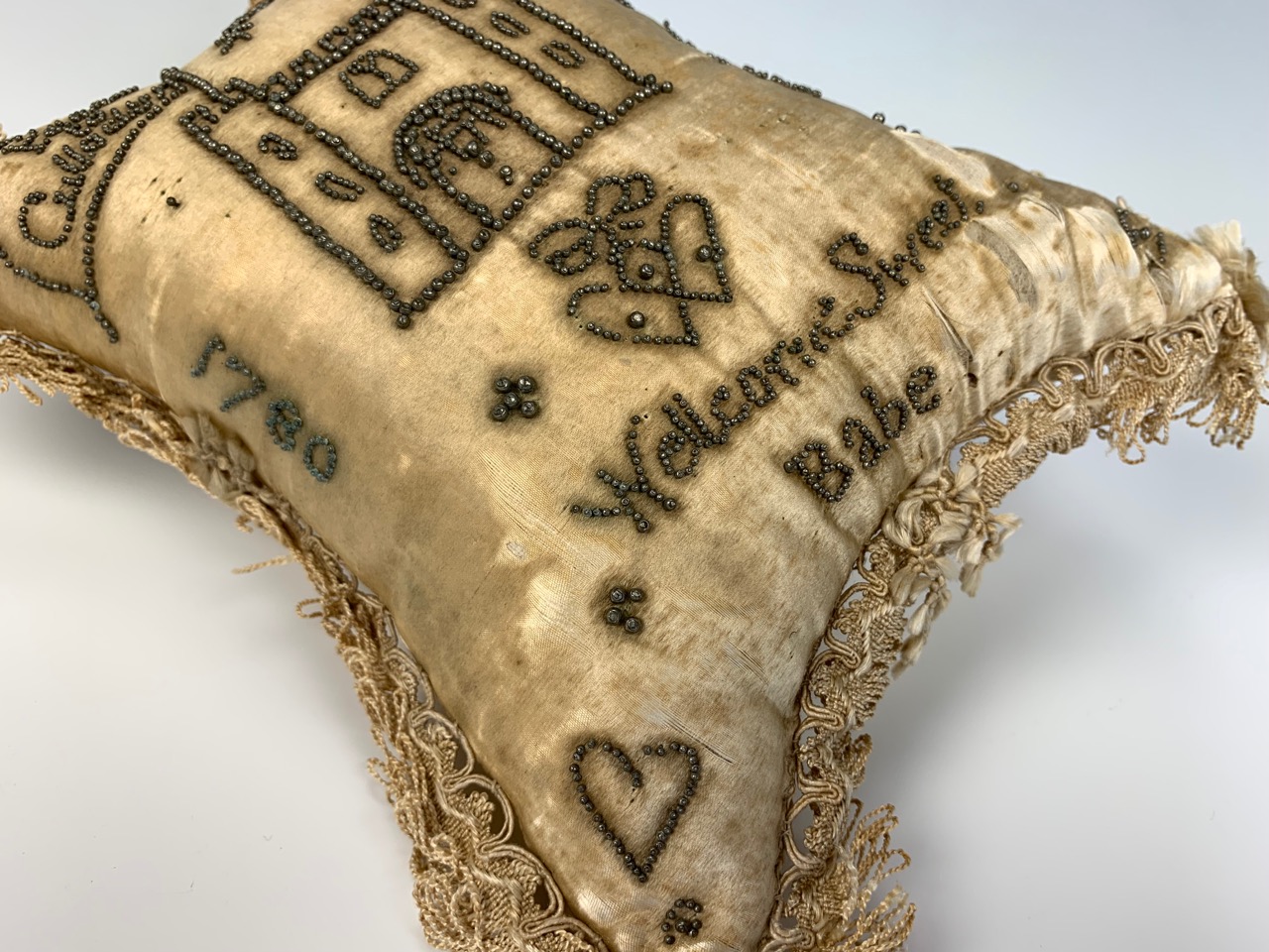 A George III Scottish layette silk pin cushion from Culloden House, decorated with pins in depiction - Image 4 of 6