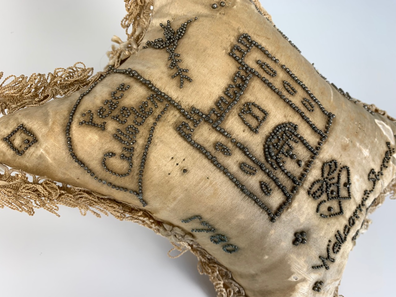 A George III Scottish layette silk pin cushion from Culloden House, decorated with pins in depiction - Image 3 of 6