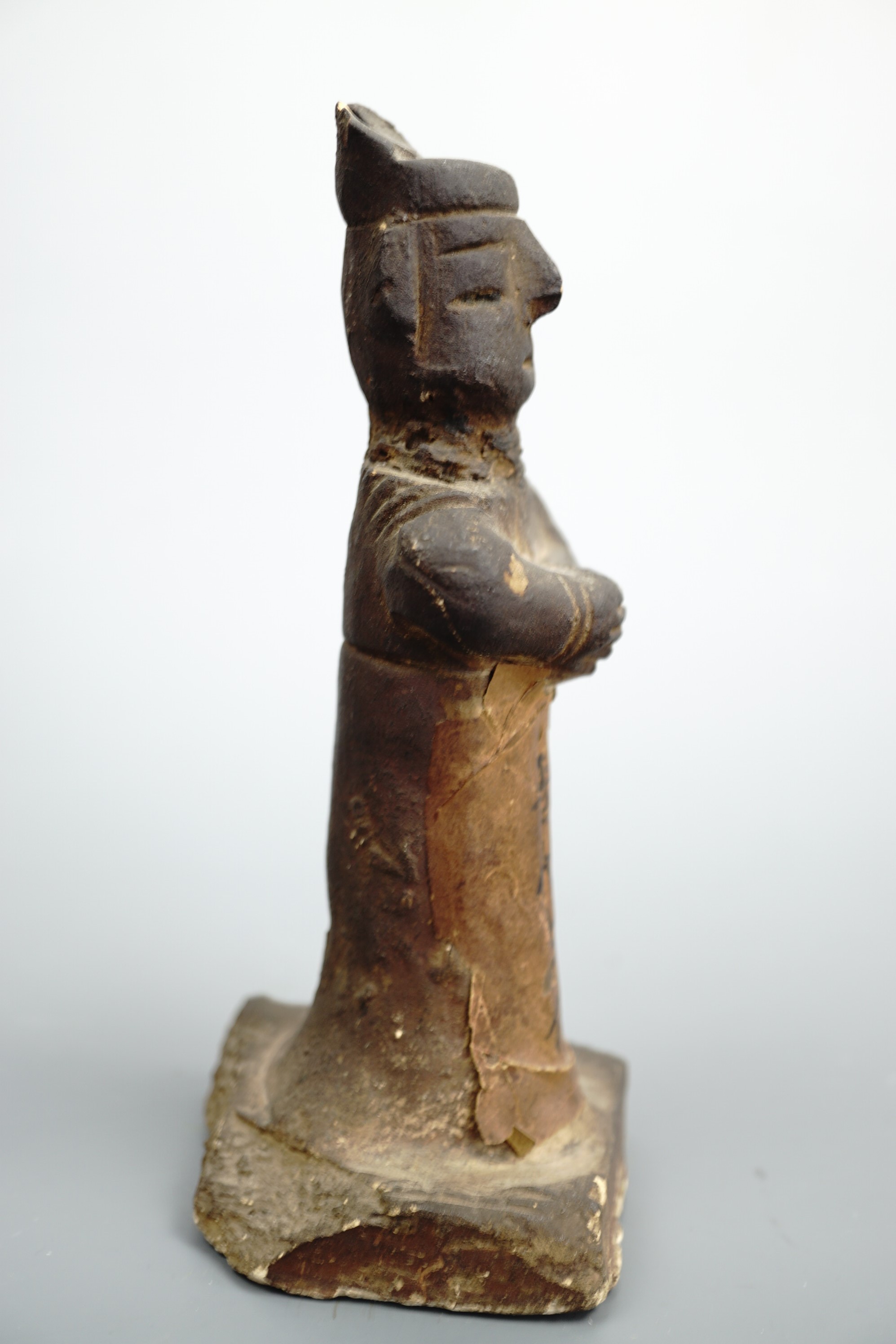 A Chinese terracotta tomb attendant figure, bearing a paper label, possibly Jin Dynasty, 16 cm - Image 2 of 7