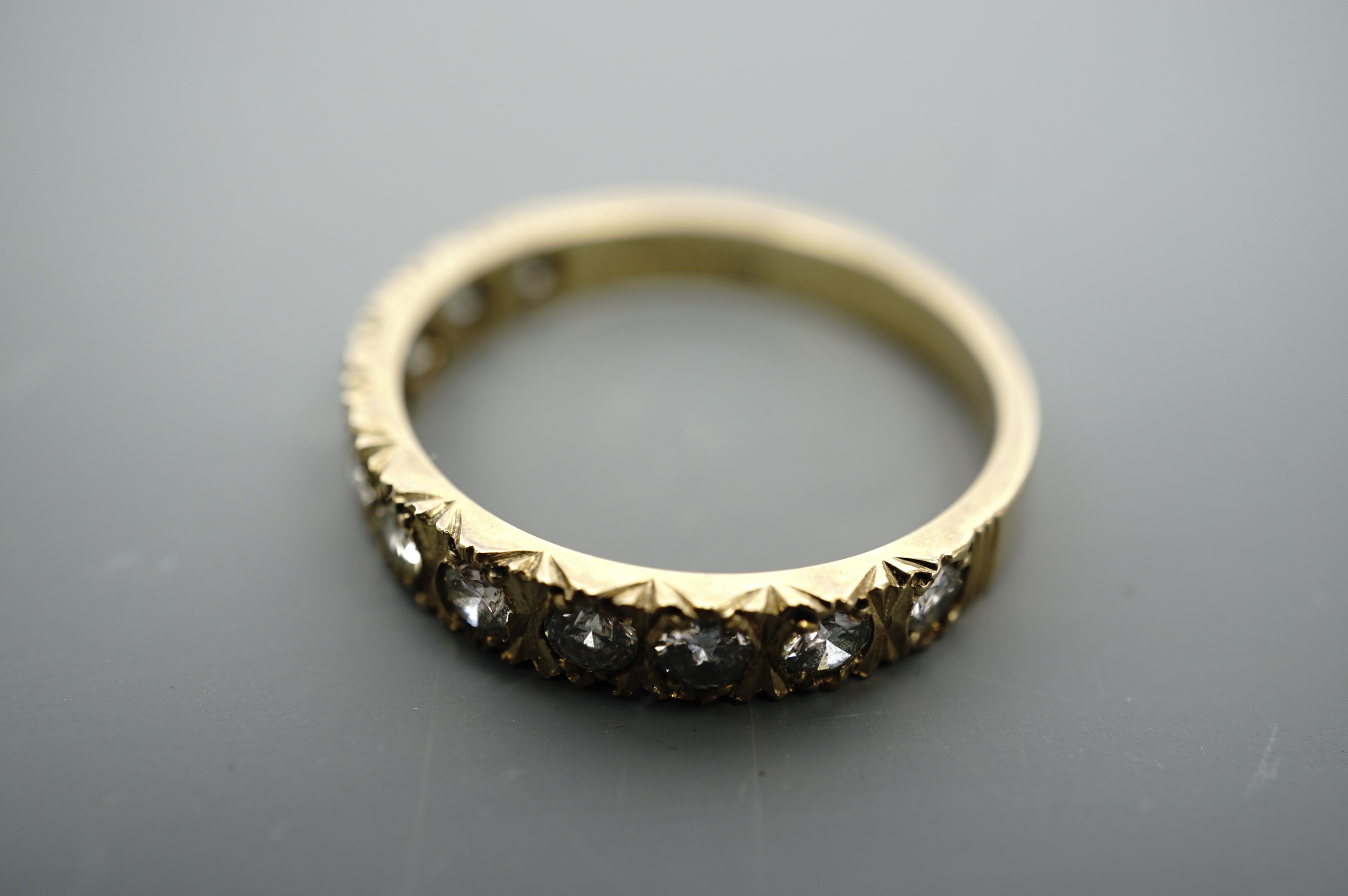 A diamond and 9 ct gold half-hoop eternity ring, P/Q, 2.4 g - Image 2 of 2