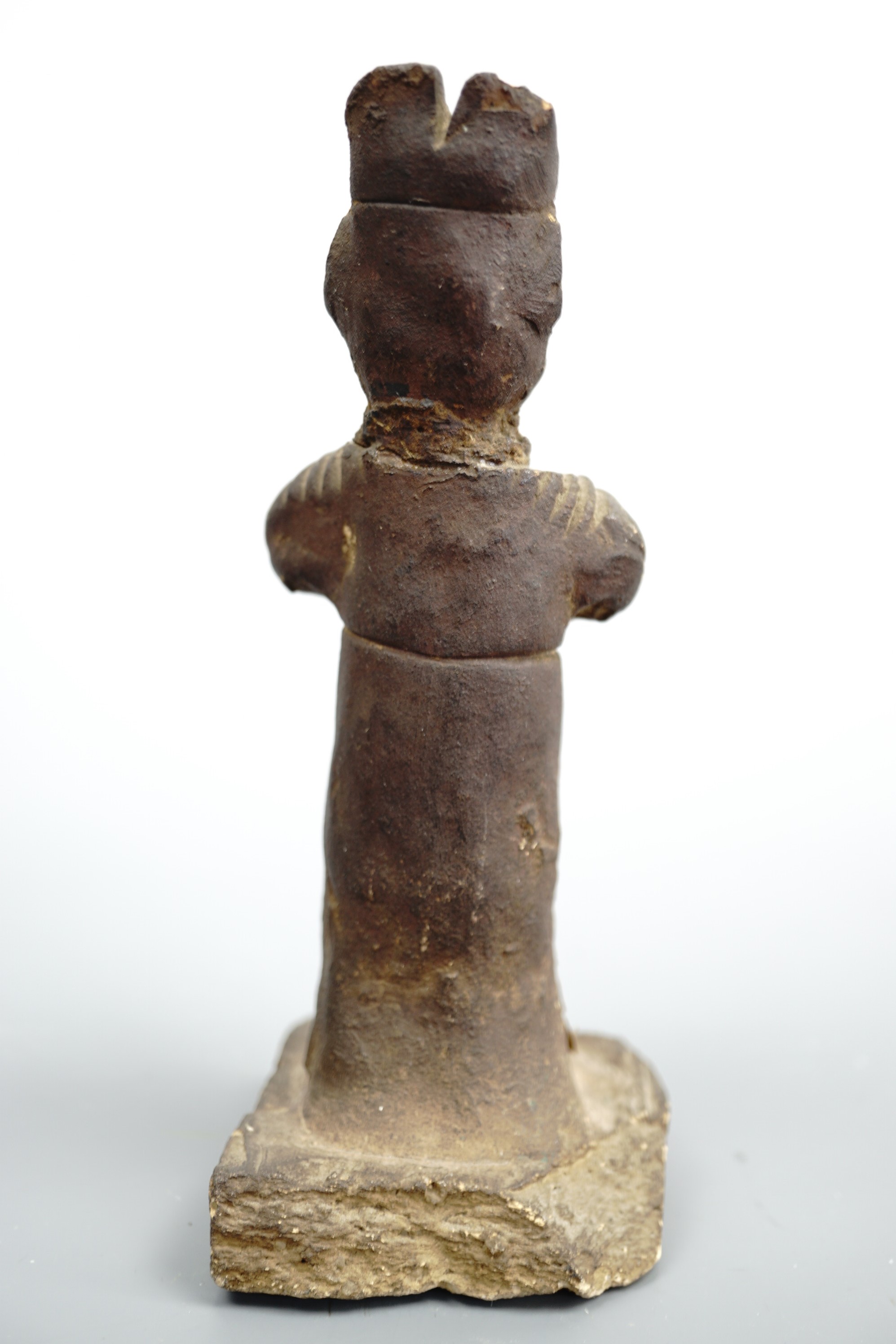 A Chinese terracotta tomb attendant figure, bearing a paper label, possibly Jin Dynasty, 16 cm - Image 3 of 7