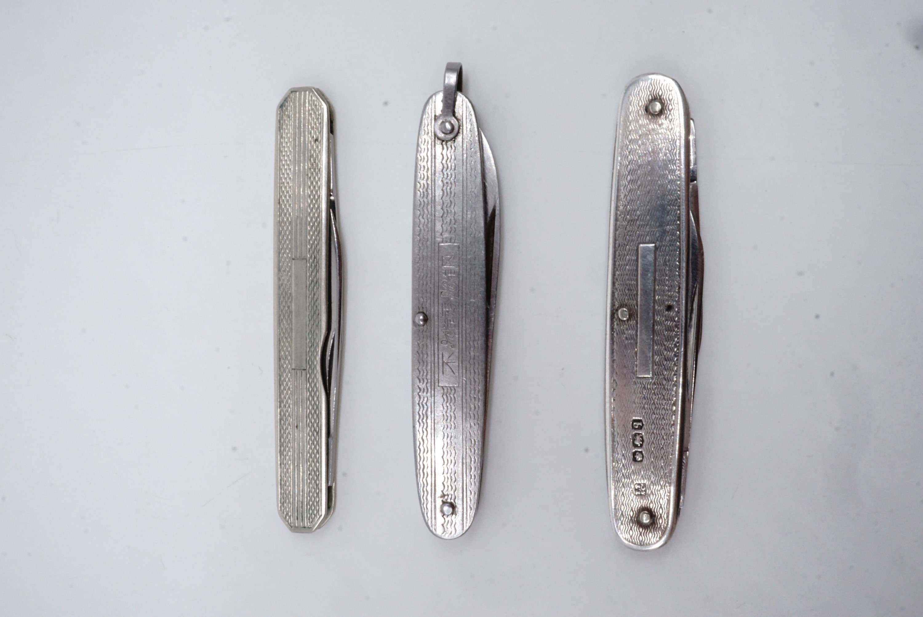 A George V silver folding knife, and two further similar, Birmingham, 1933