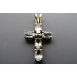 A blue topaz and yellow metal pendant cross, stamped 375 and tested as gold, 22 mm, 1 g
