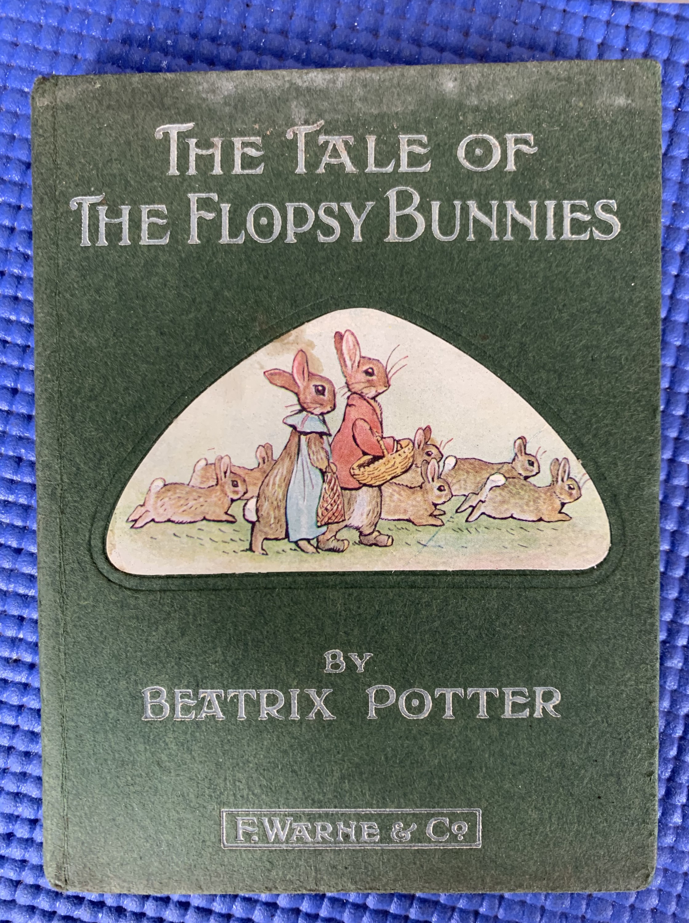 An early edition of Beatrix Potter's "The Tale of the Flopsy Bunnies", Warne, in original glassine - Image 6 of 10