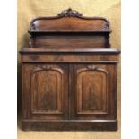 A Victorian mahogany chiffonier, 122 cm x 54 cm x 160 cm