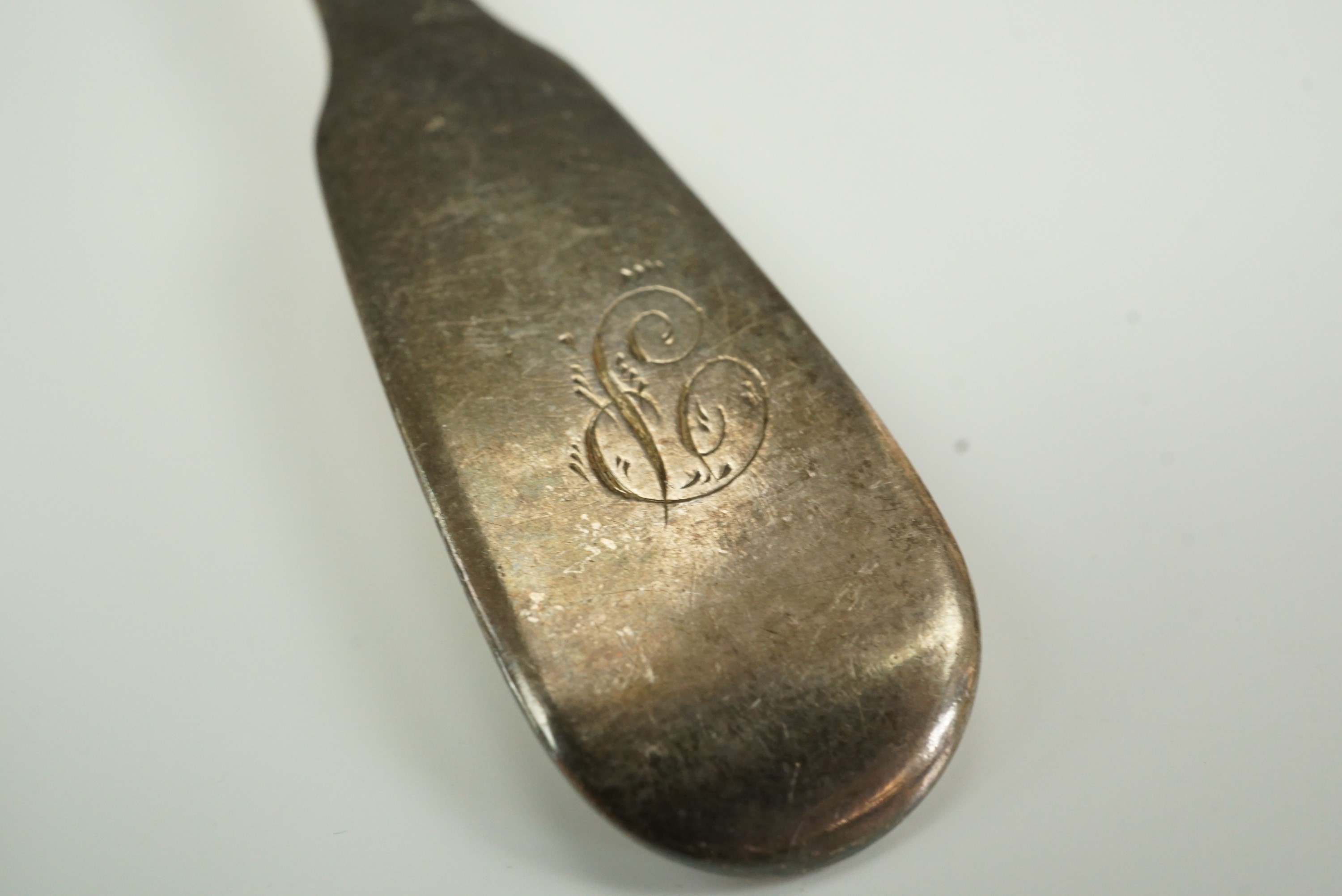 A 1925 Silver Jubilee commemorative tea spoon together with five Georgian silver fiddle pattern - Image 3 of 5