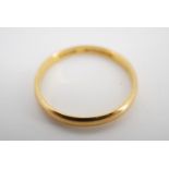 A 22 ct gold wedding band, Q/R, 2.3 g