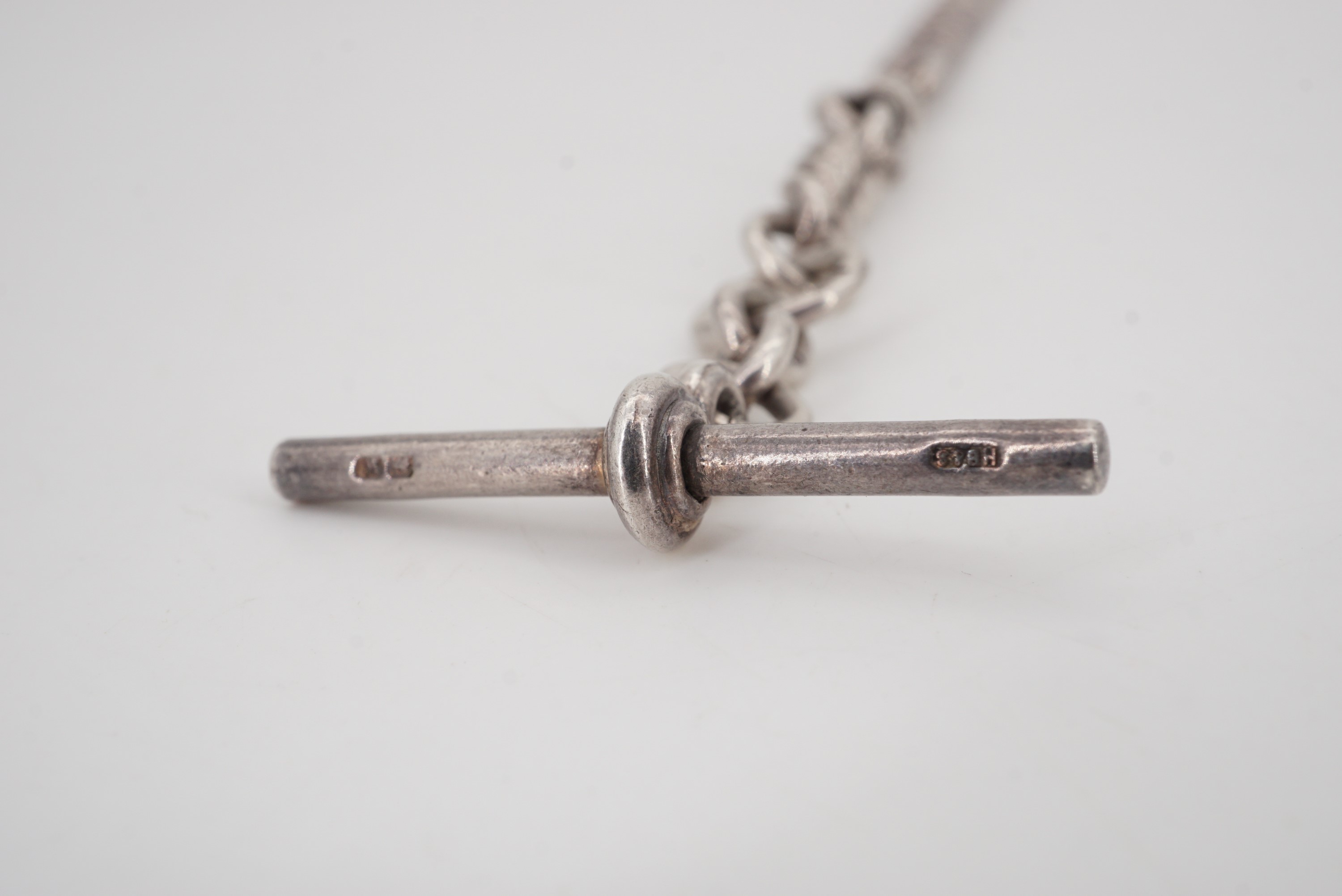 A Victorian silver curb link watch chain, with T-bar and swivels, 40 cm, 53 g - Image 2 of 2