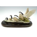 A Country Artist's figurine 'Geese in Flight', 38 cm