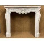 A Victorian variegated white marble fire surround, 126 cm x 39 cm x 107 cm, 86 cm wide internally