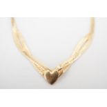A 9 ct gold ribbon necklace with interlace and heart drop, 40 cm, 1.9 g