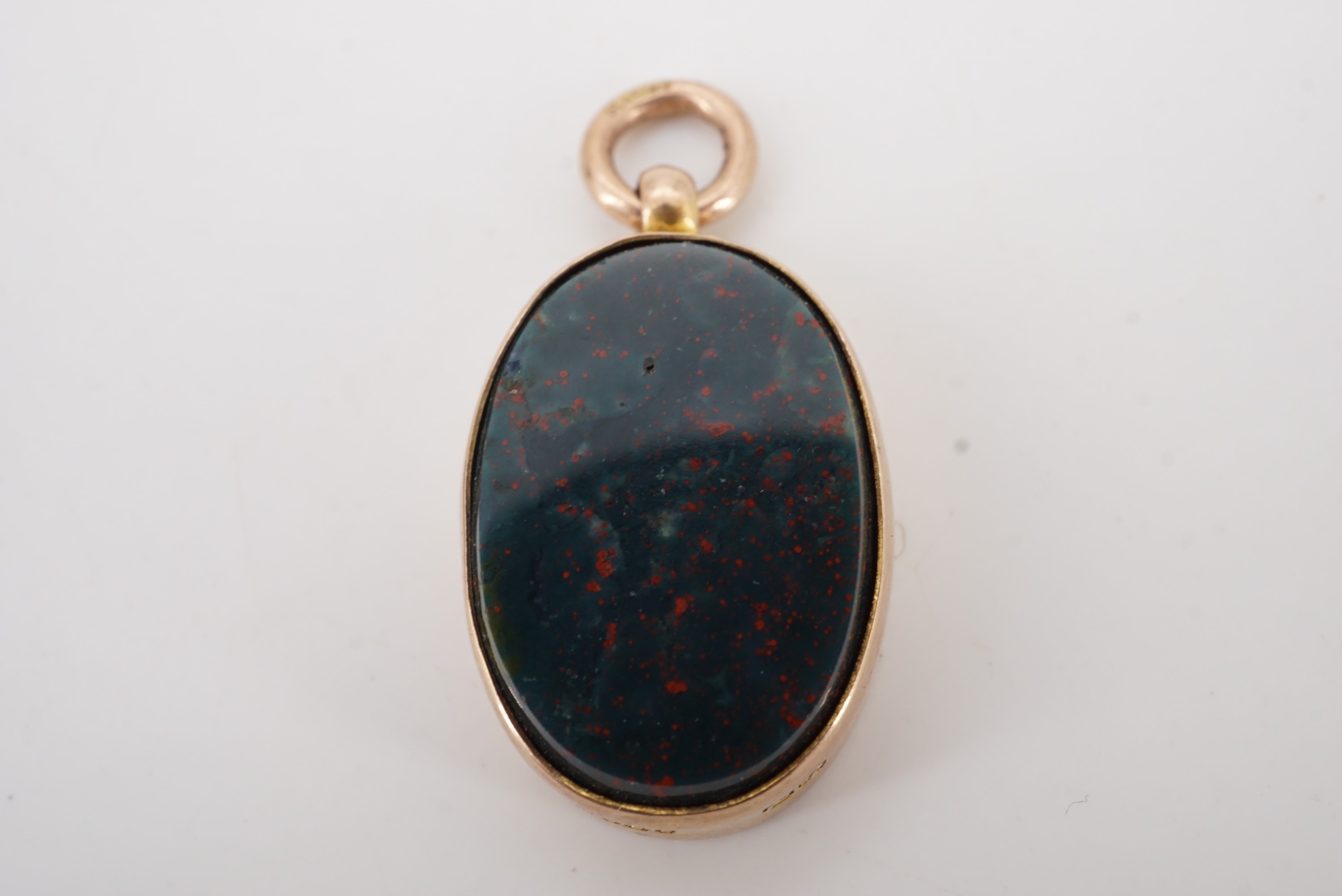 A 1920s 9 ct gold, carnelian and blood stone Masonic fob, 21 mm excluding suspender - Image 2 of 3