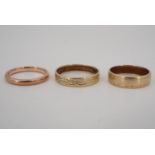 Three 9 ct gold bands, 7 g