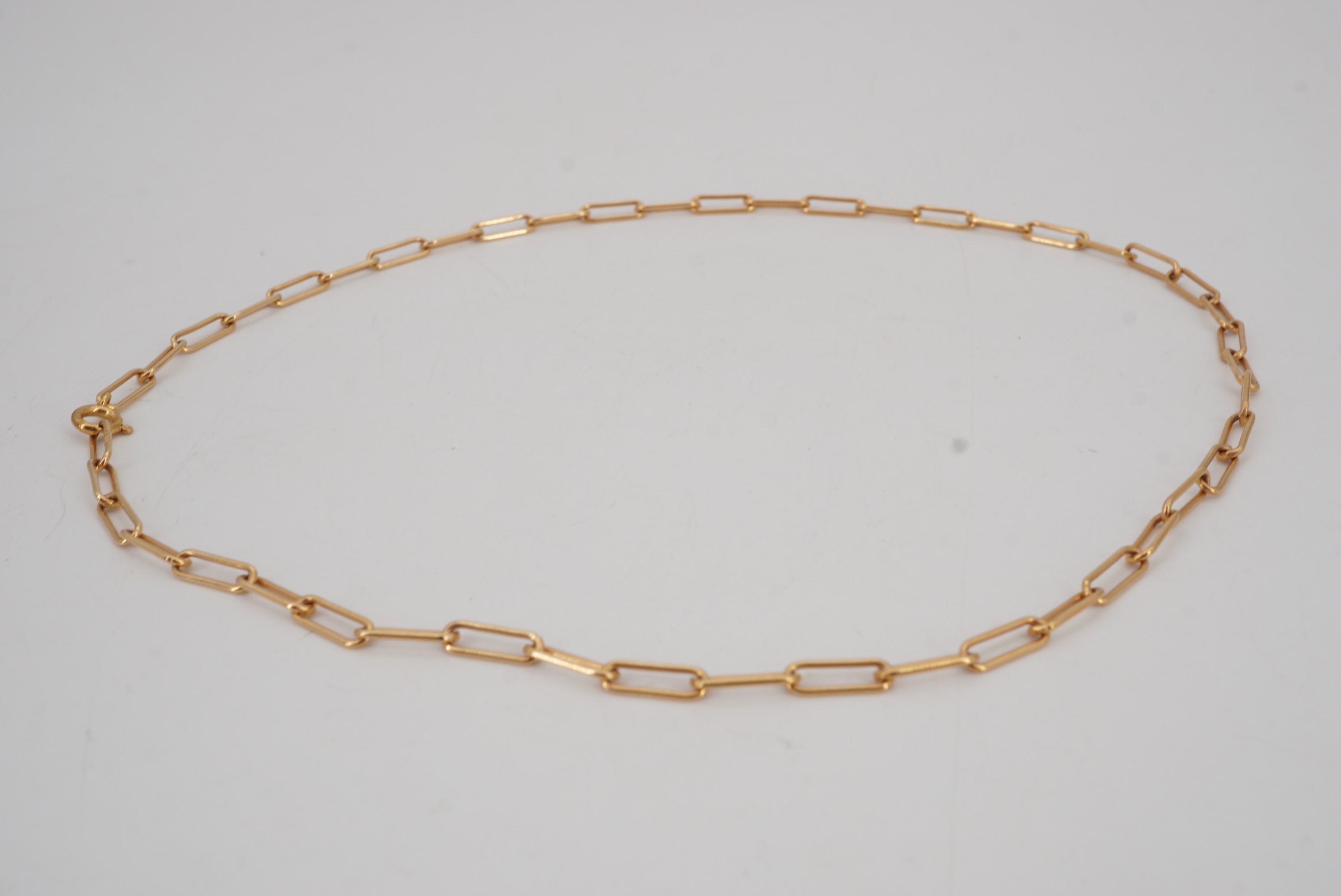 A 9 ct gold elongated belcher link neck chain, 38 cm, 5.8 g - Image 2 of 3