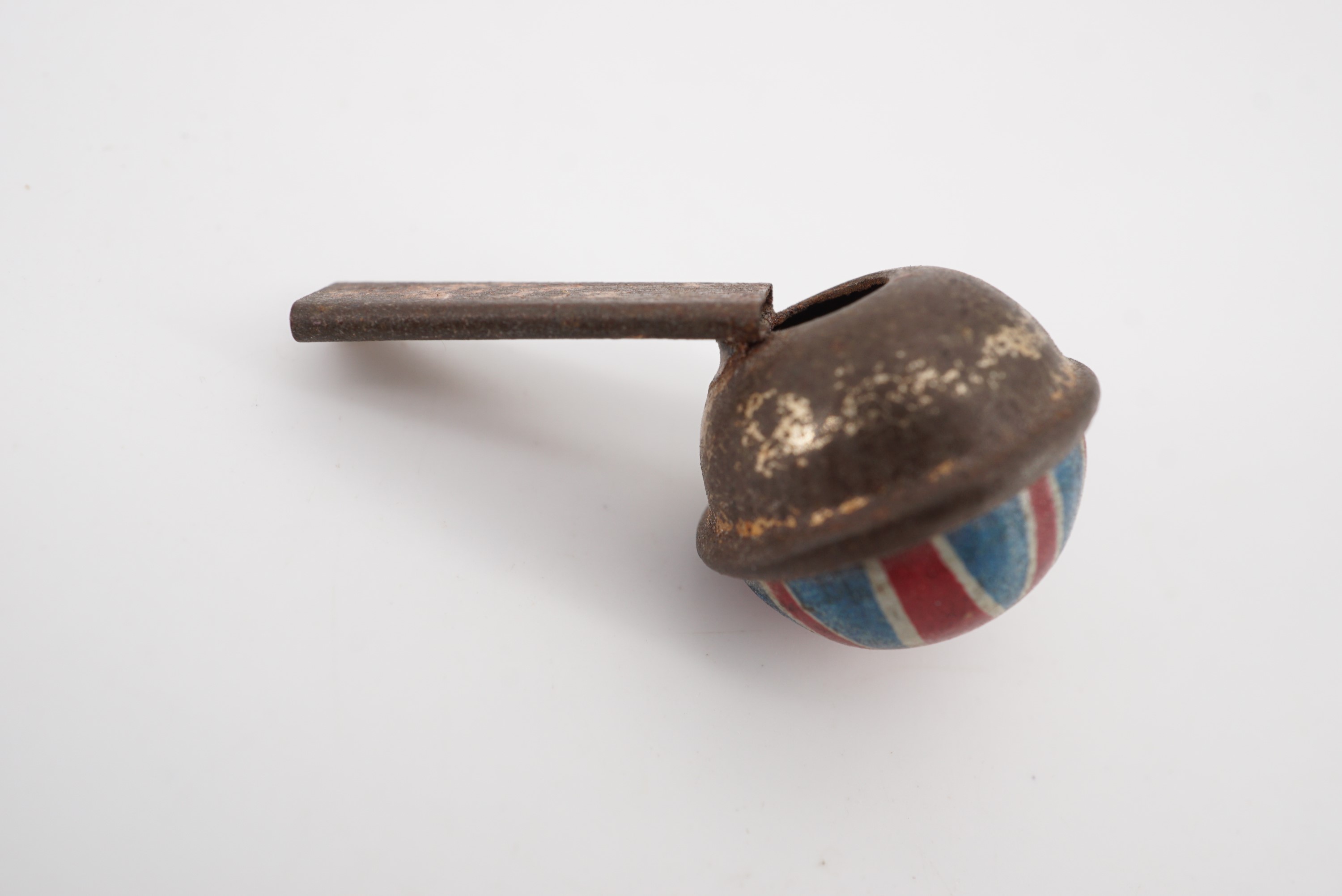 A Great War period patriotic small tinplate whistle, 3 cm - Image 2 of 3