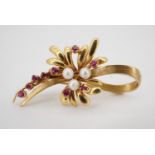 A pearl, pink gem stone and 9 ct gold sprig-and-scroll brooch, 4 cm, 4.8 g