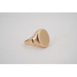 A 15 ct gold signet ring, P, 5.3 g