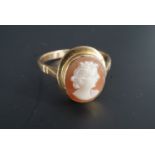 A shell cameo and 9 ct gold dress ring, M, 2.4 g