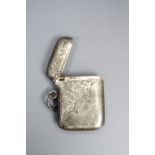 A George V small silver fob Vesta case, bearing engraved ivy leaf decoration