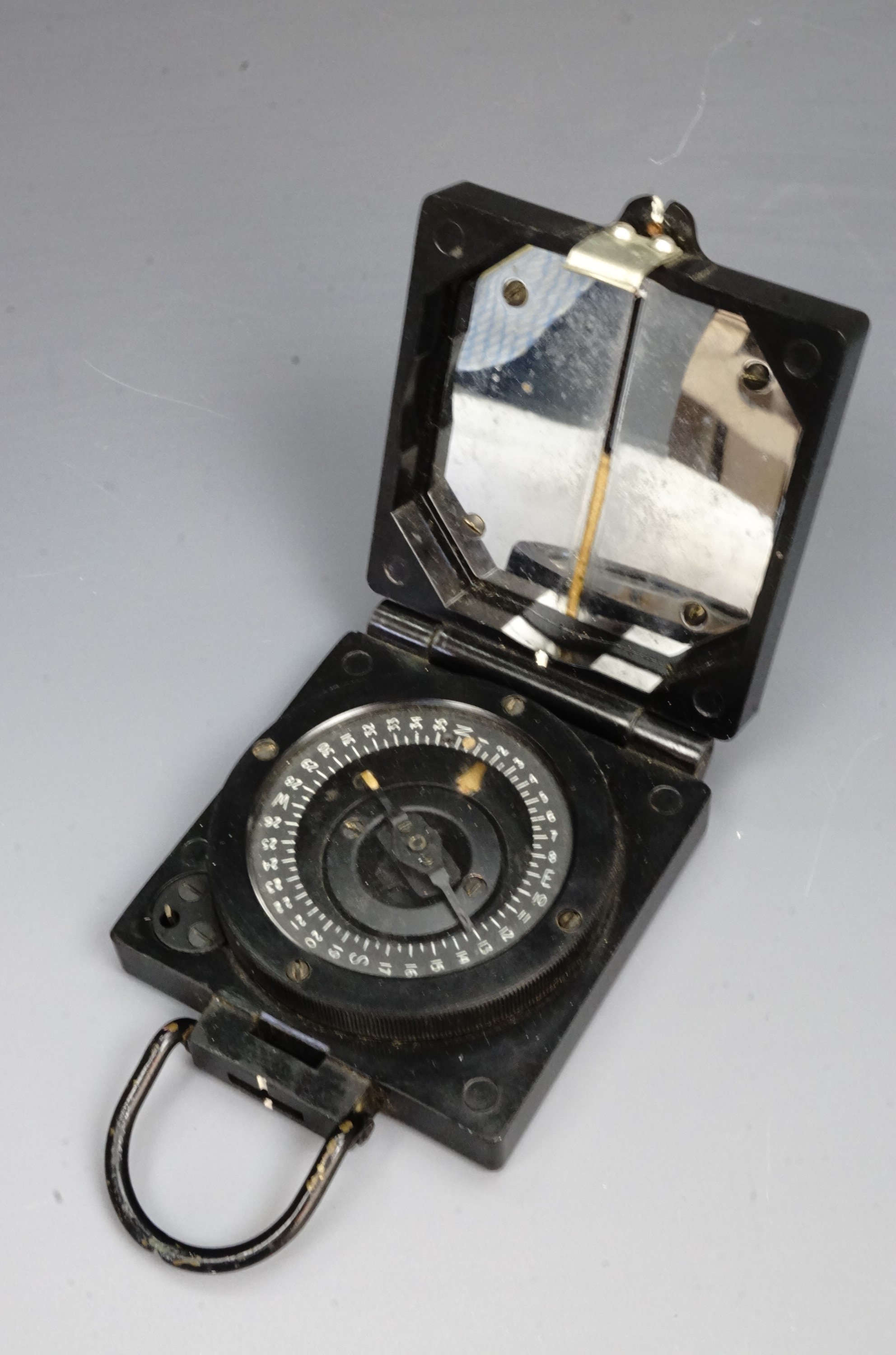 A Second World War British army Mk 1 magnetic marching compass