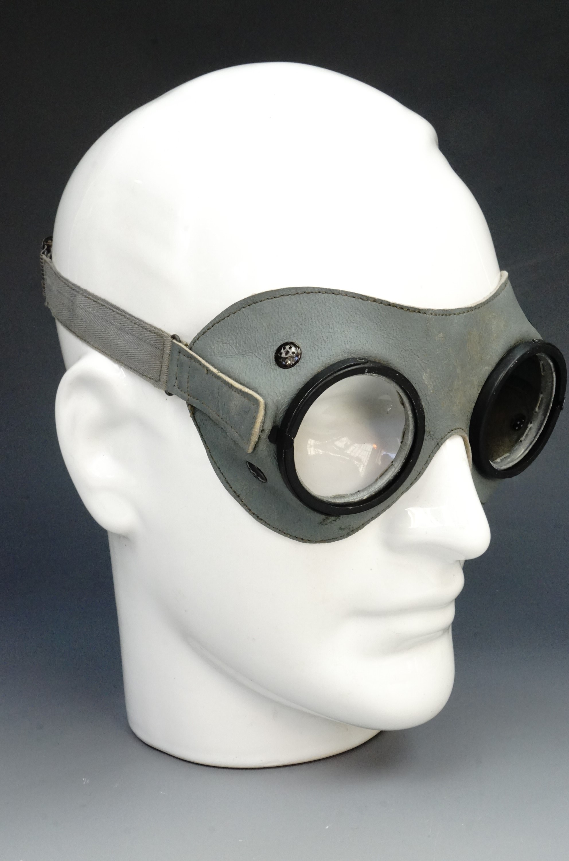 A set of Second World War German Wehrmacht issue sun and dust goggles, (a/f) - Image 2 of 3