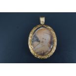 A late 19th / early 20th Century 9 ct yellow metal double faced pendant locket, 38 mm x 25 mm