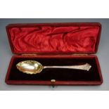 Cased silver teaspoon, bowl having gilt lining and crinoline edge, Sheffield, 1906, 18 g.