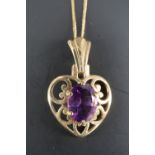 An amethyst and 9 ct gold open heart shaped pendant and fine 9 K neck chain, 22 mm, 2.1 g