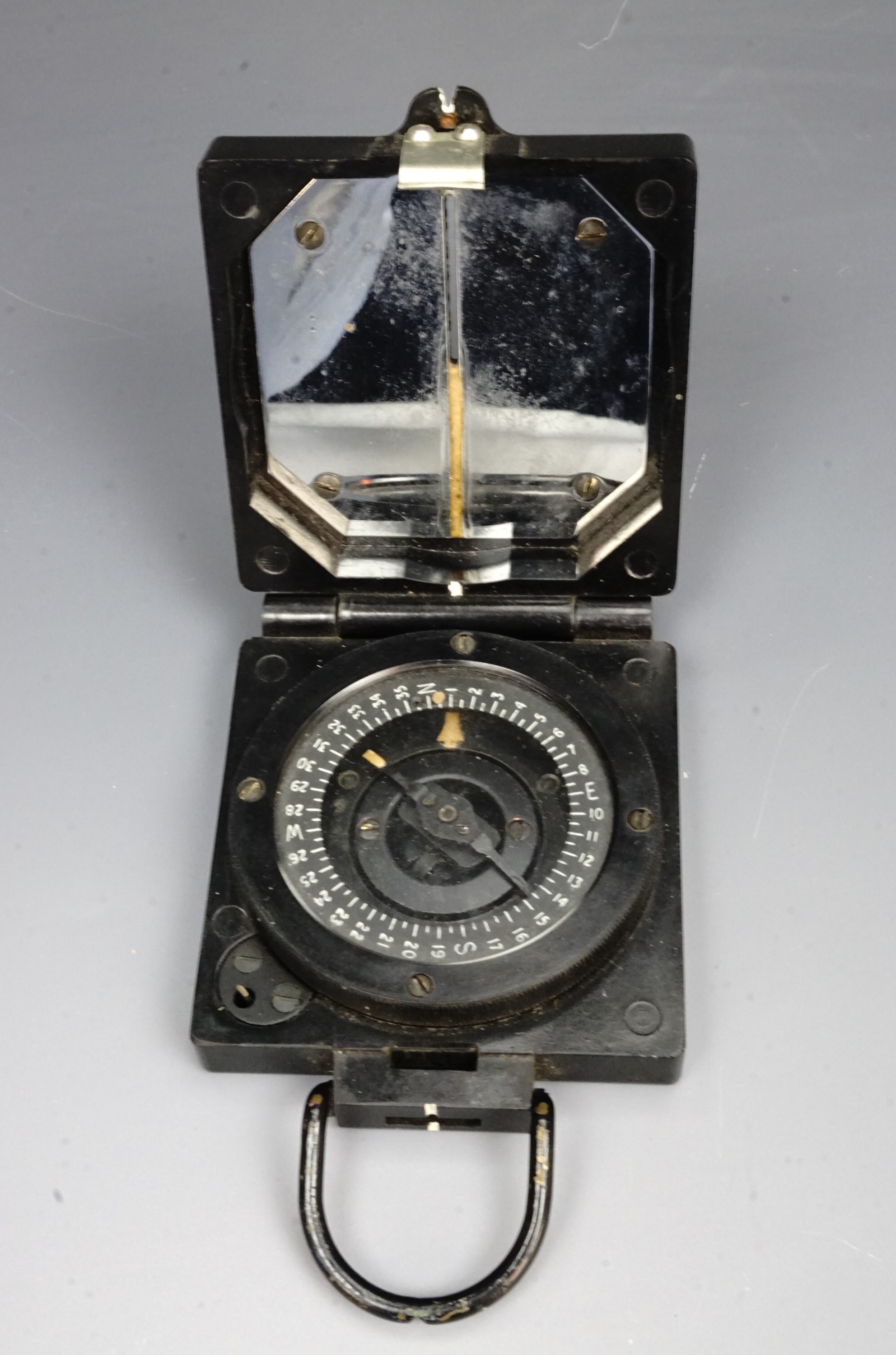 A Second World War British army Mk 1 magnetic marching compass - Image 2 of 4