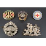Sundry items of insignia including a South African Tank Regiment collar badge and an Ypres