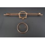A 9 ct gold band together with a yellow metal bar brooch mount, 5.1 g