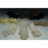 A quantity of vintage women's gloves in leather, lace etc