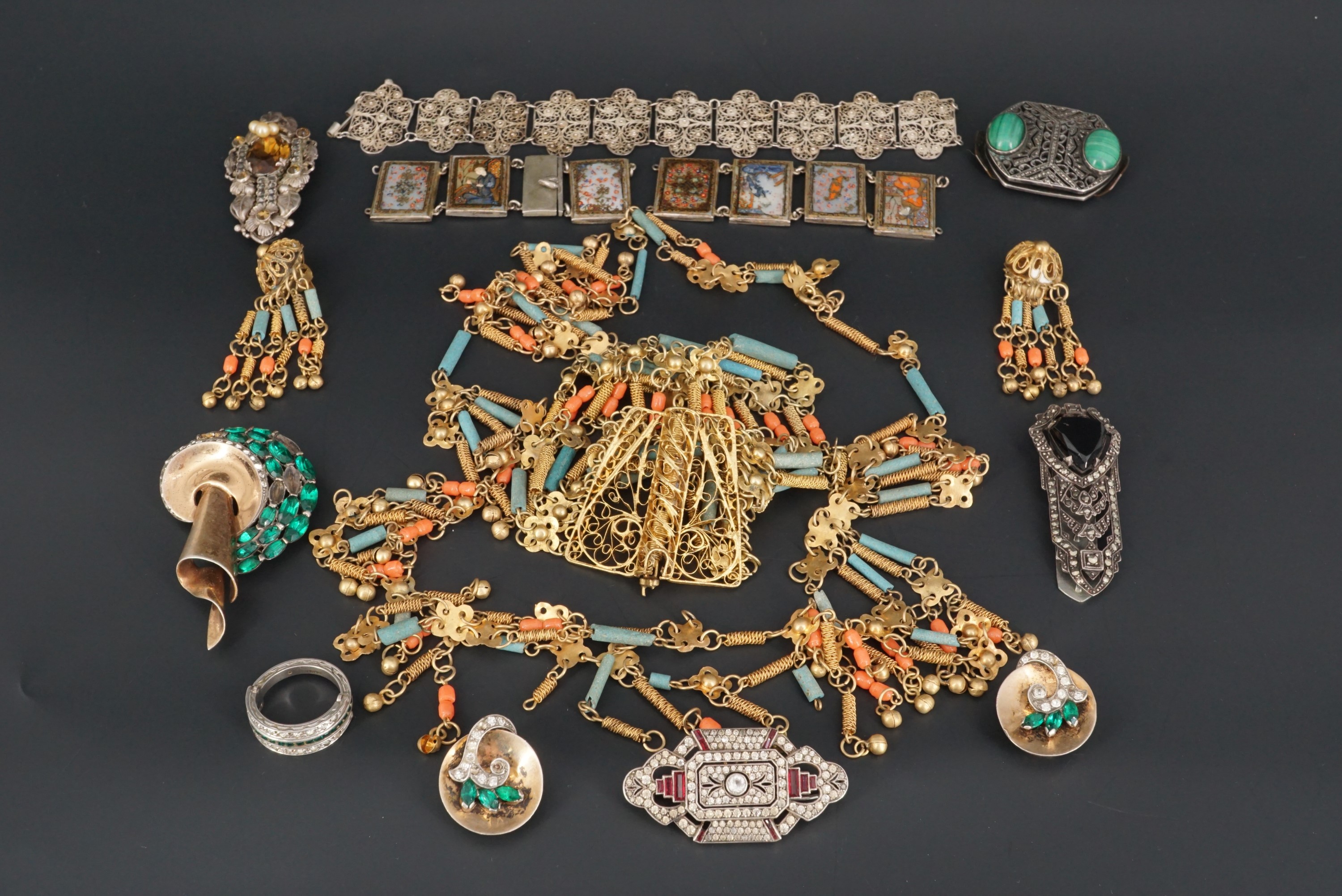 A suite of moderne gilt white metal and rhinestone jewellery, comprising a pair of clip earrings and