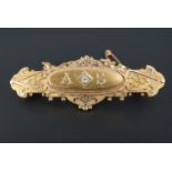 A Victorian 15 ct gold and diamond tablet brooch, 4.1 g, 4.5 cm