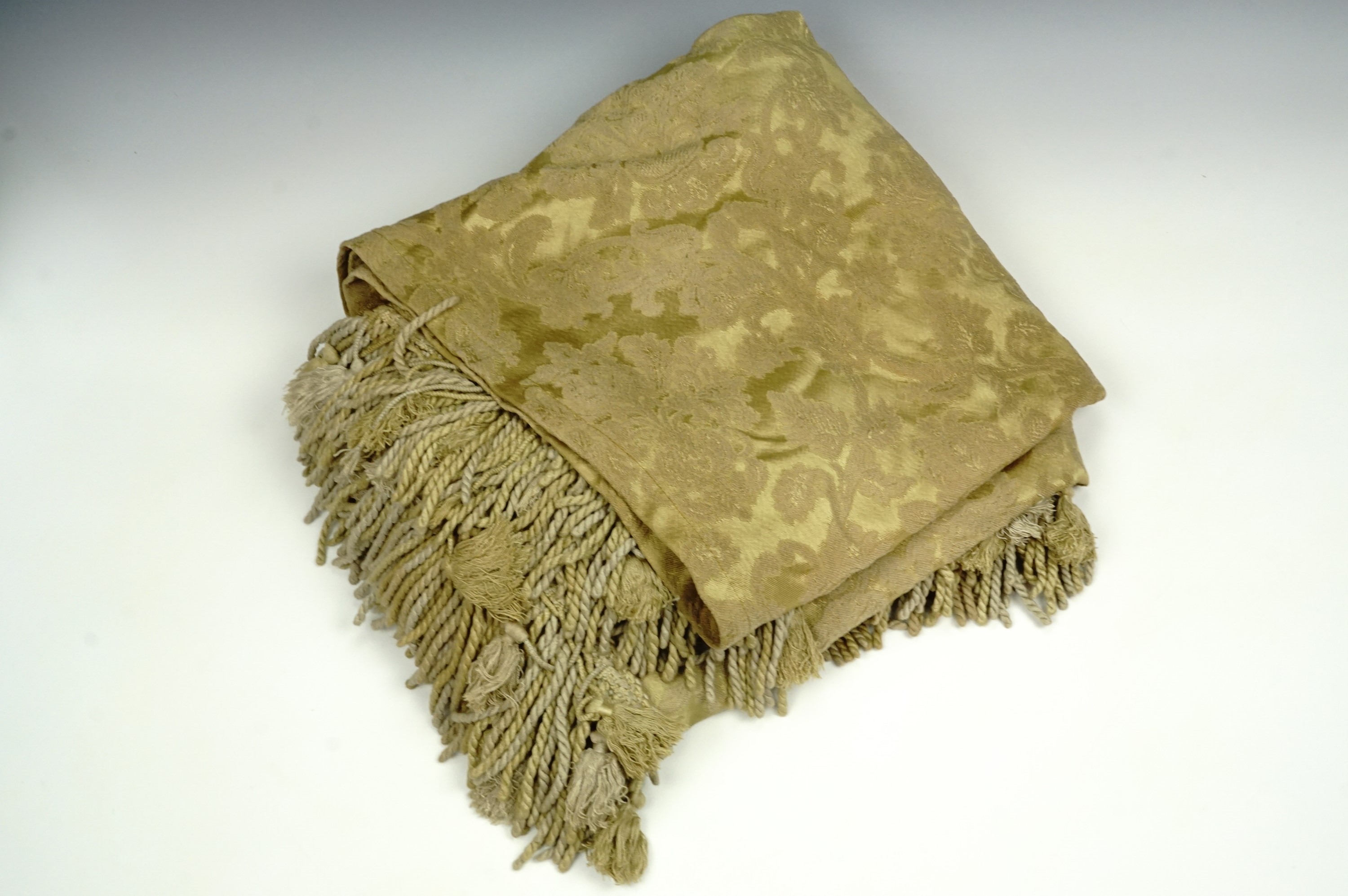 A large pair of gold damask curtains including a heavily fringed panel for a pelmet - Image 2 of 2