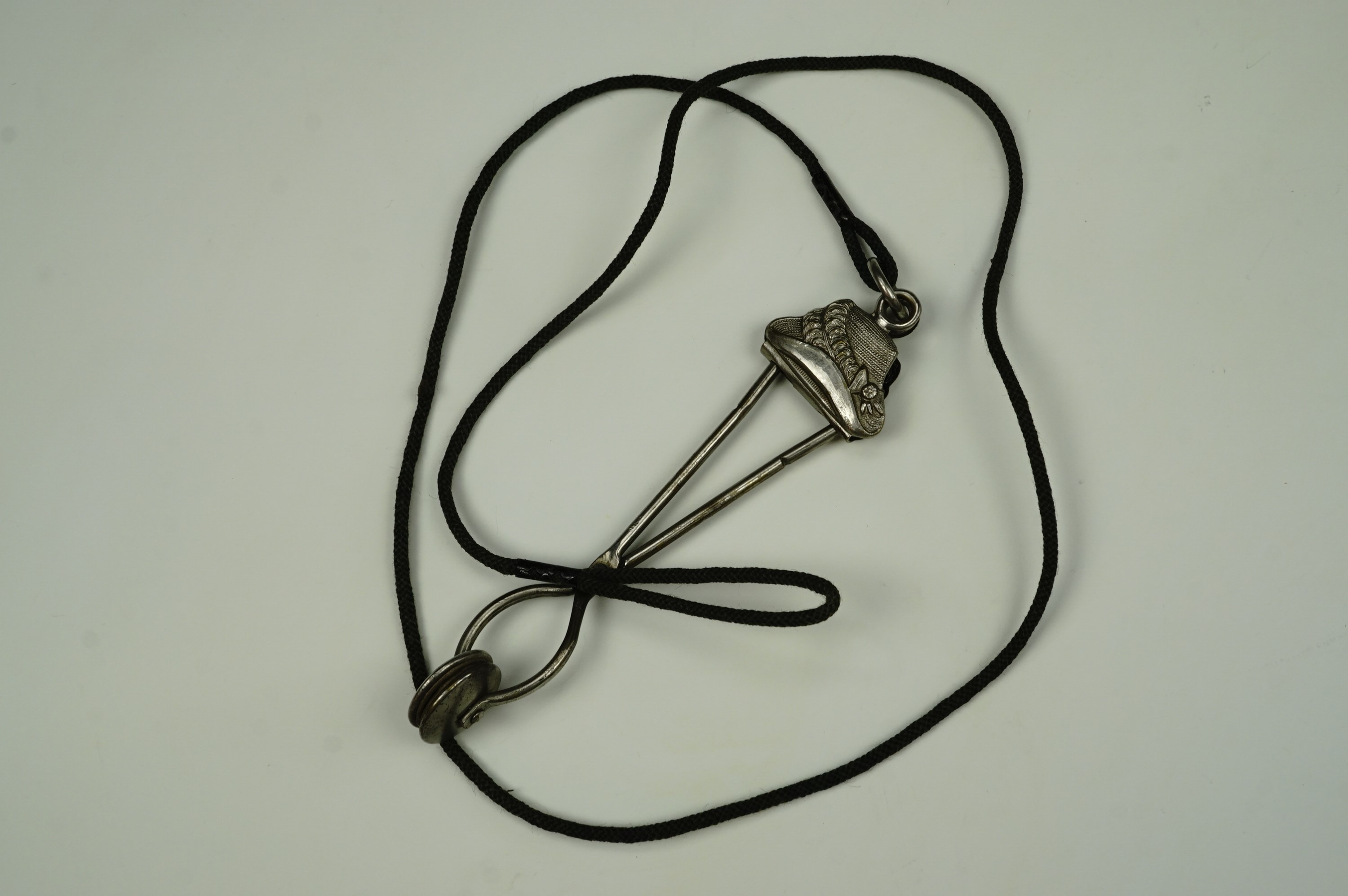 A Victorian lady's electroplate skirt lifter, its terminal modelled as a bonnet, 15 cm - Image 2 of 2
