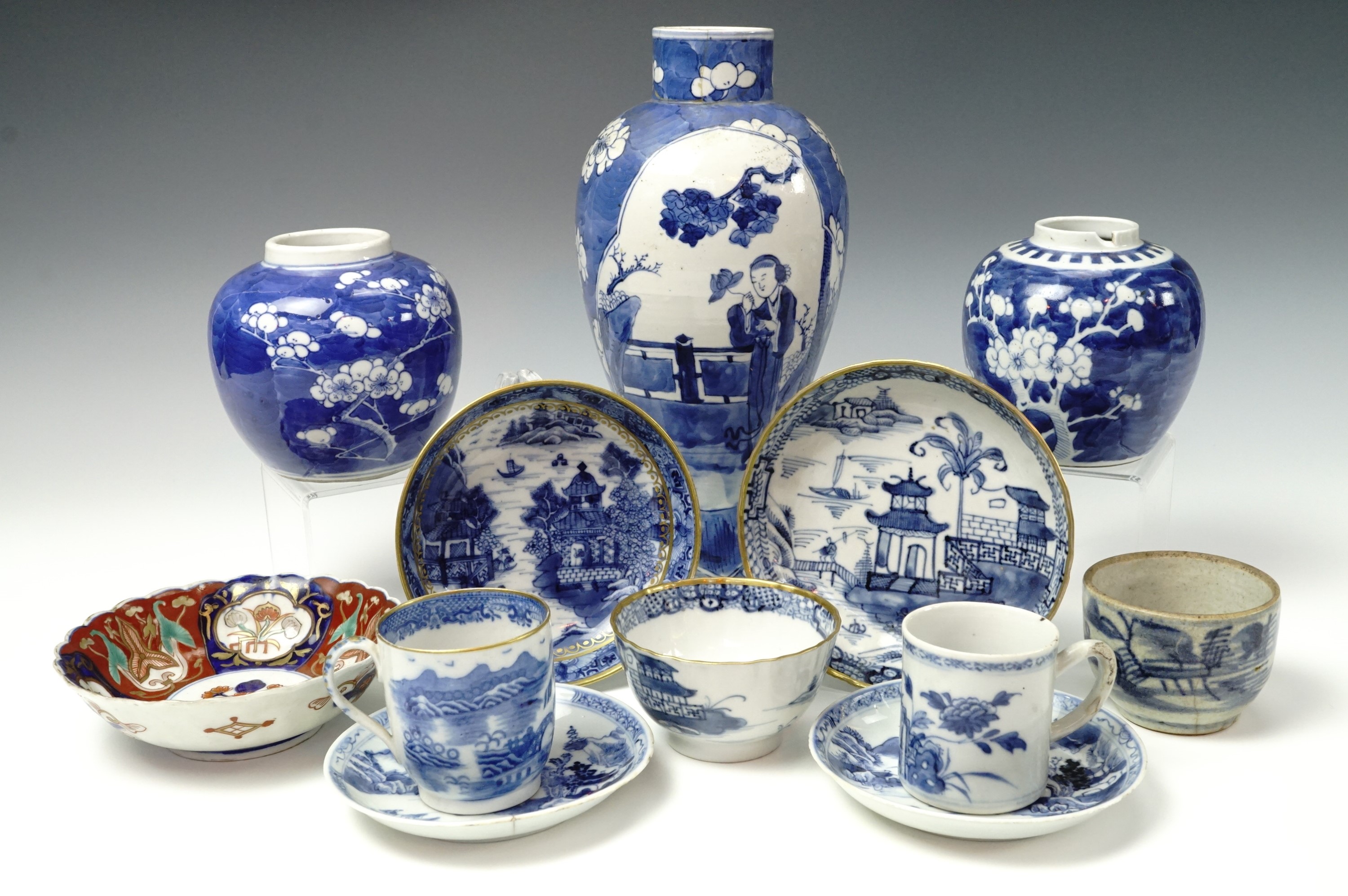 18th and 19th century Oriental ceramics including tea bowls, saucers, a vase, two small ginger jars,