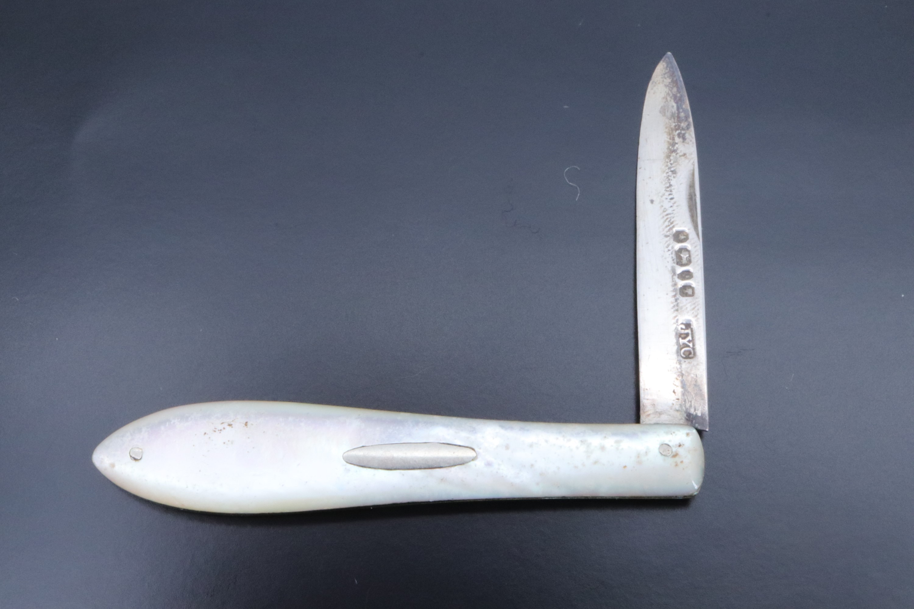 A Victorian pocket folding fruit knife, having mother-of-pearl grip scales and a silver blade, - Image 3 of 3