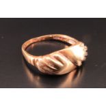 A 9 ct gold "embracing" finger ring, M/N, 2.1 g