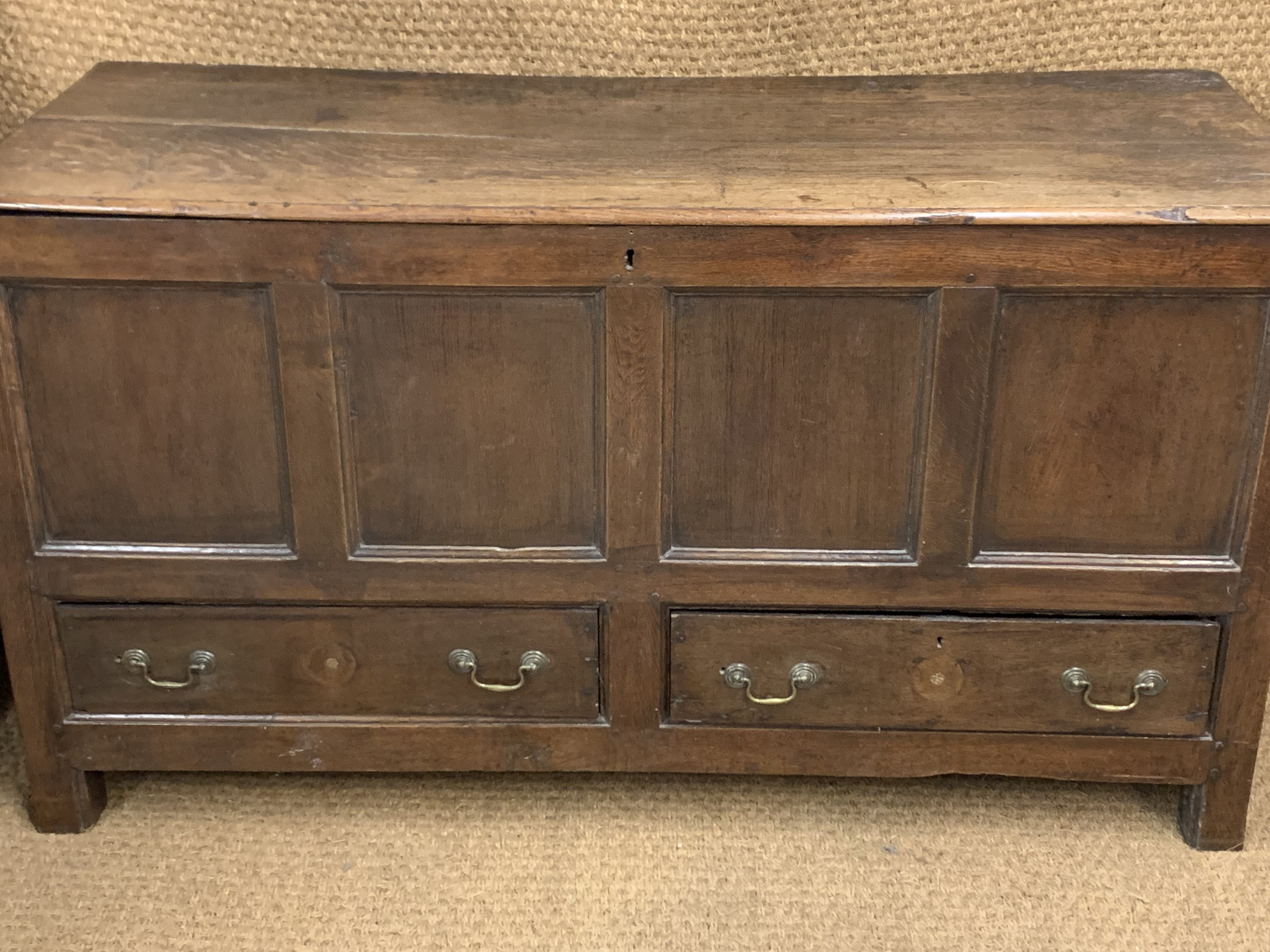 An 18th Century joined oak mule chest, 142 cm x 58 cm x 78 cm