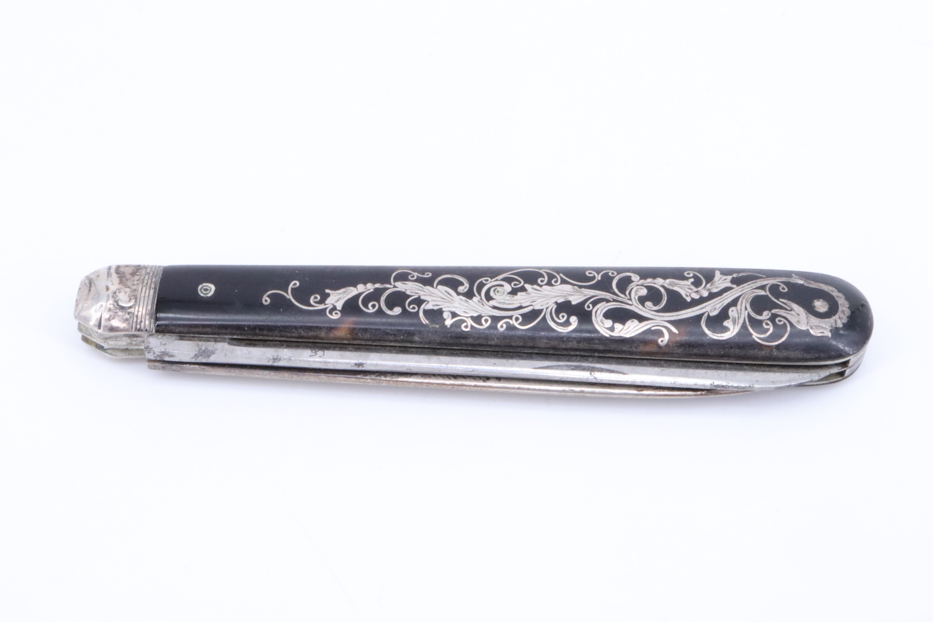A fine 19th Century European pocket folding knife, having two blades, respectively in white metal - Image 2 of 3