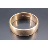 A 9 ct gold wedding band, S, 3.98 g