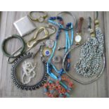 Small quantity of miscellaneous costume jewellery