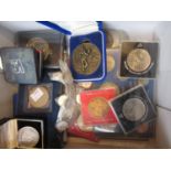 Small quantity of miscellaneous commemorative and other coins