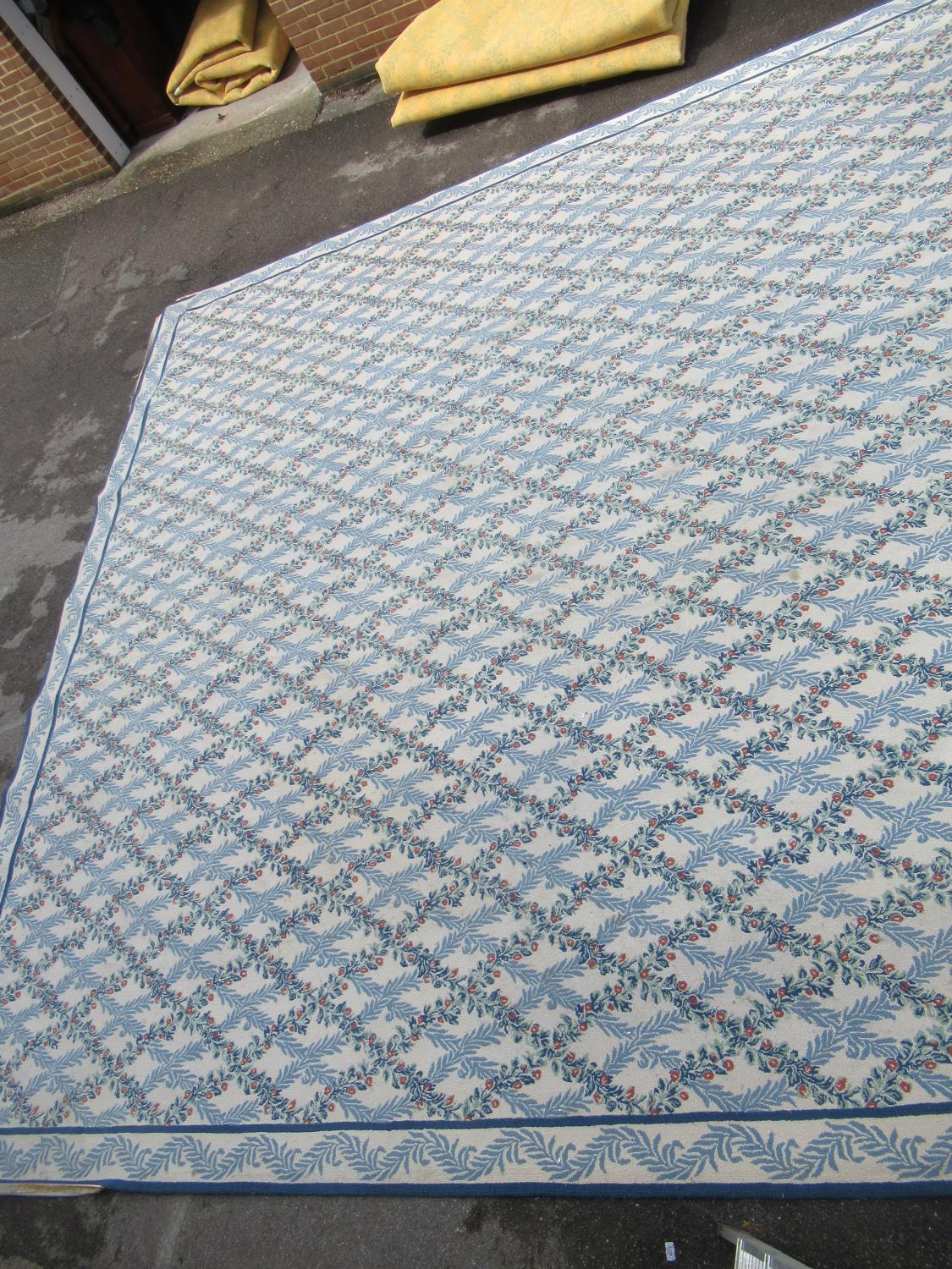 Very large modern Chinese machine woven carpet with an all-over blue floral lattice design on an - Image 2 of 8