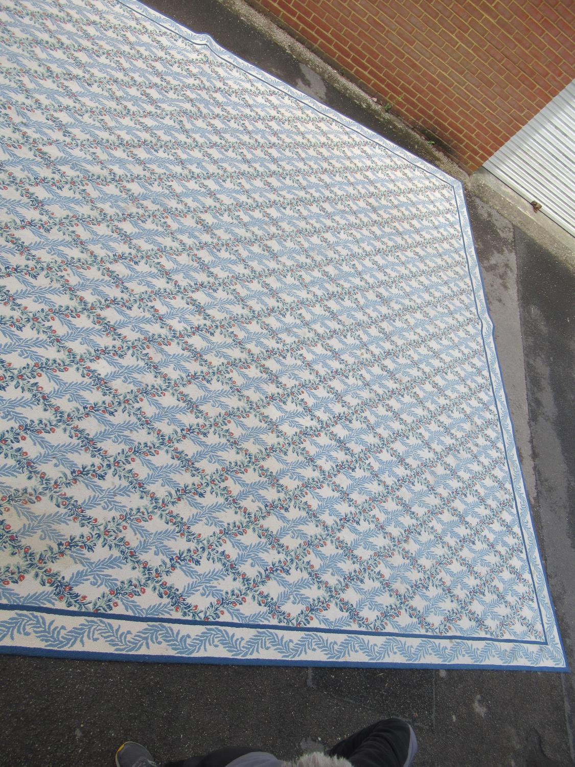 Very large modern Chinese machine woven carpet with an all-over blue floral lattice design on an - Image 3 of 8